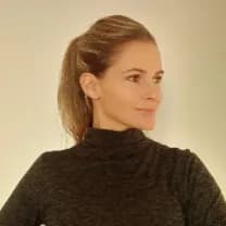 Borostyán Judit oktató